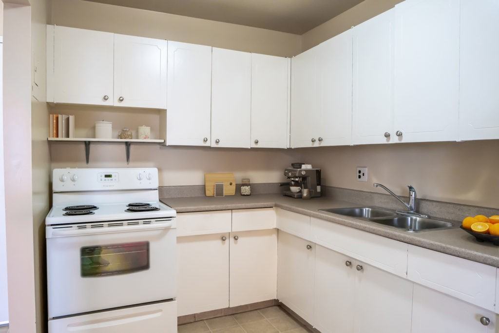 555 River Avenue - Photo 4 of 12