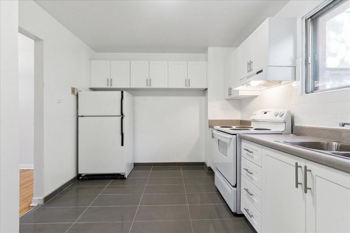 1560 Bloor Street East Townhomes - Photo 5 of 11