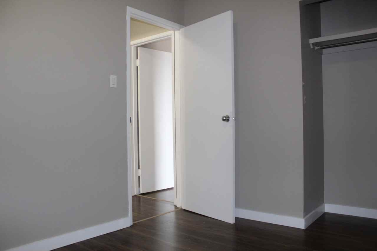 Deluca Manor - Photo 5 of 11