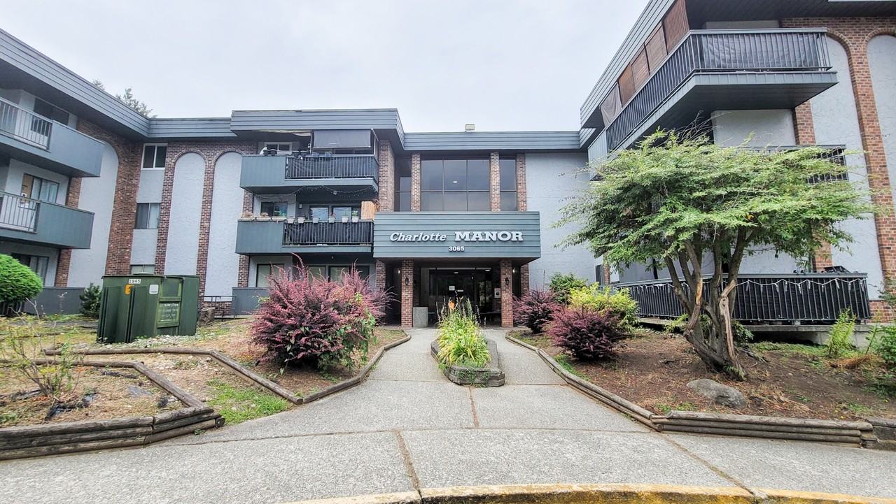 Charlotte Manor - Photo 2 of 16