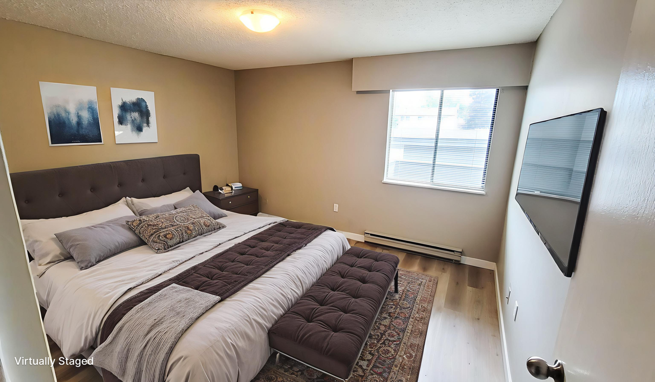 Charlotte Manor - Photo 4 of 16