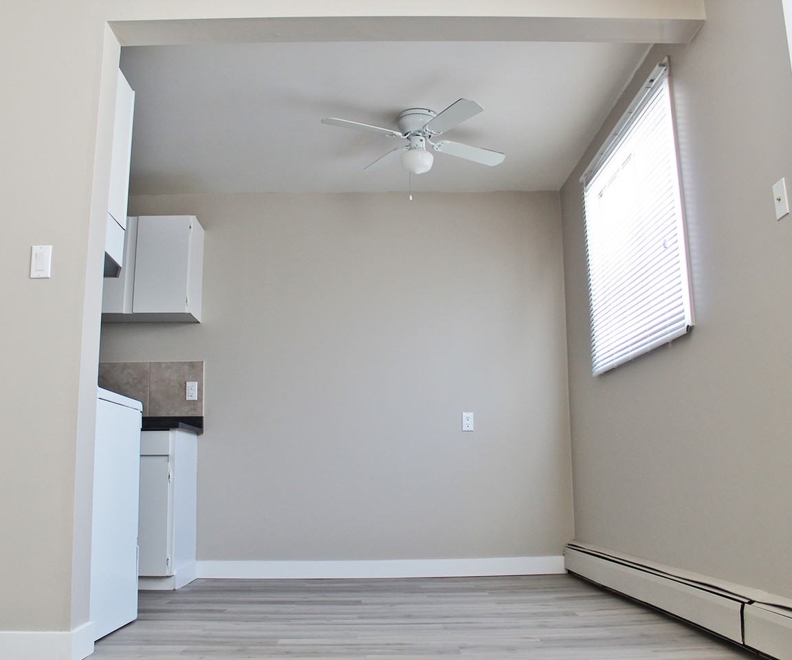 Cambridge Manor - Photo 7 of 13