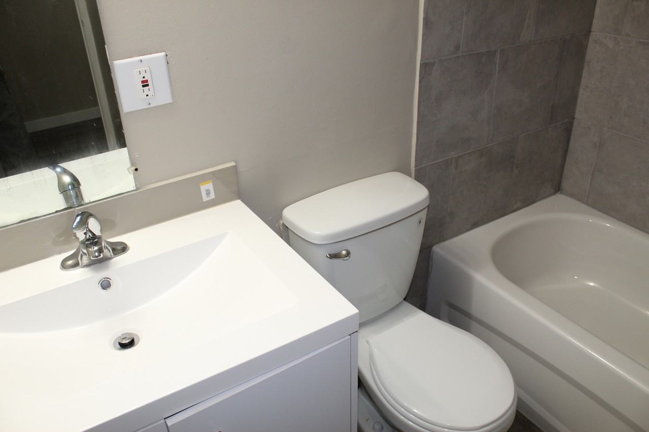 Mainstreet on 33rd - Photo 5 of 13