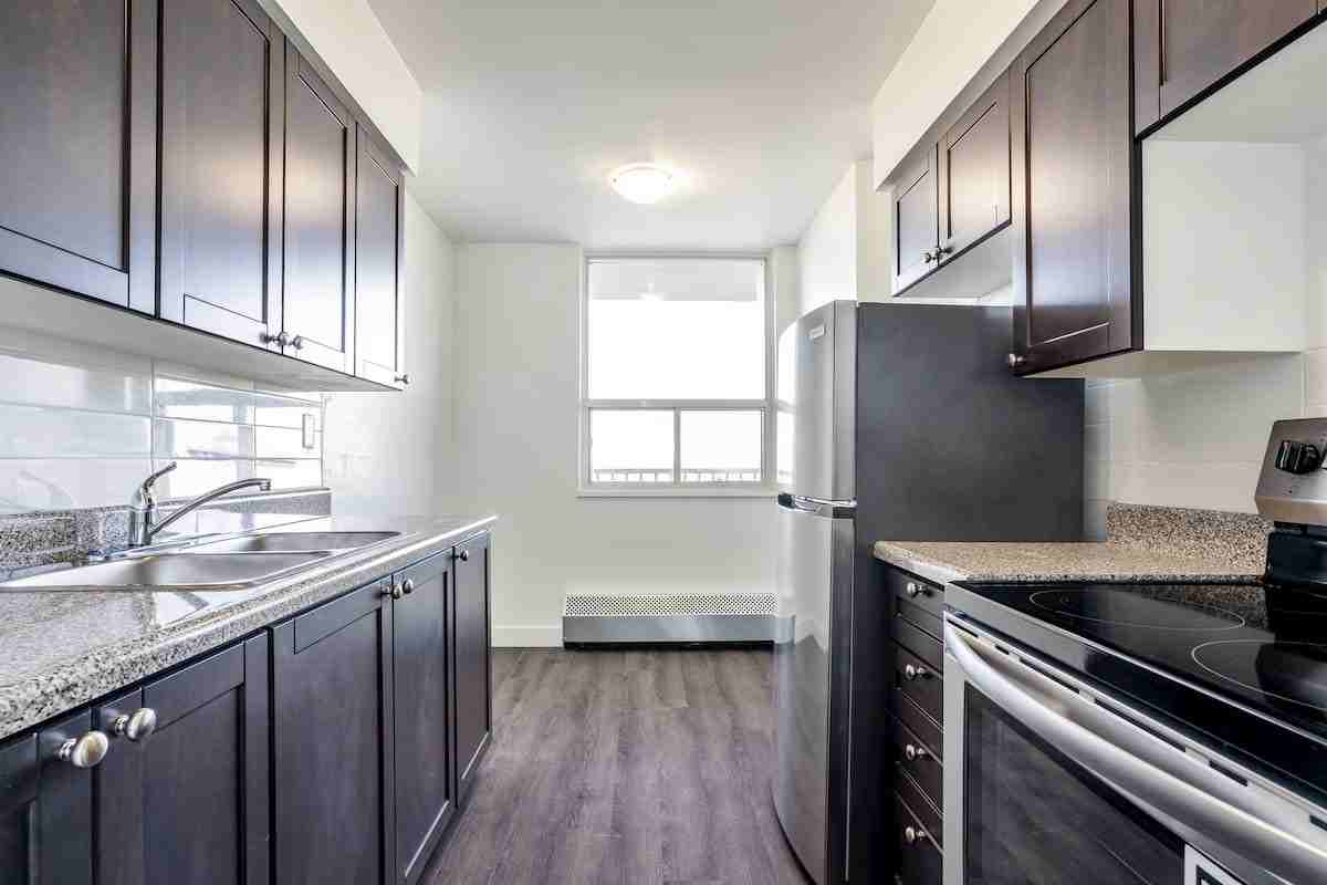 10 Tuxedo Court Apartments - Photo 7 of 50