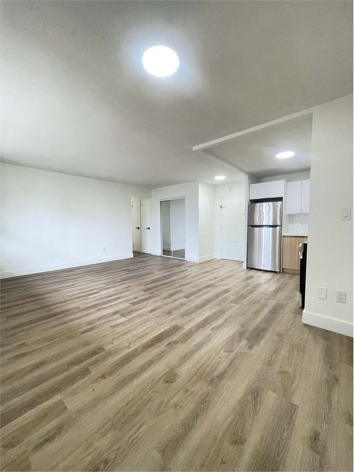 70 Paisley Boulevard West - Photo 2 of 15