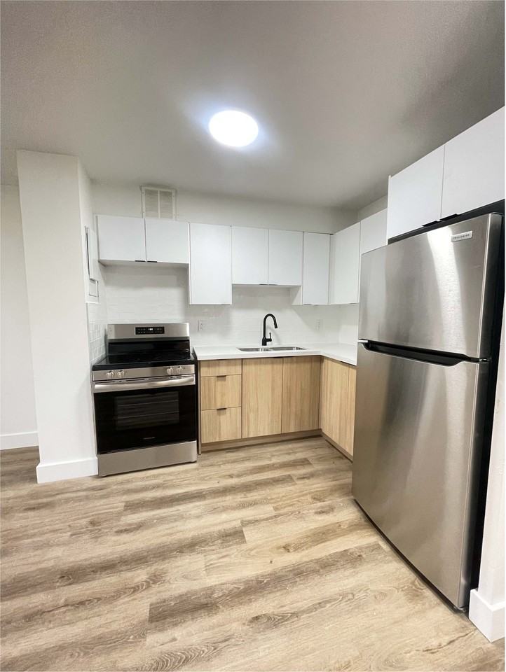 70 Paisley Boulevard West - Photo 5 of 15