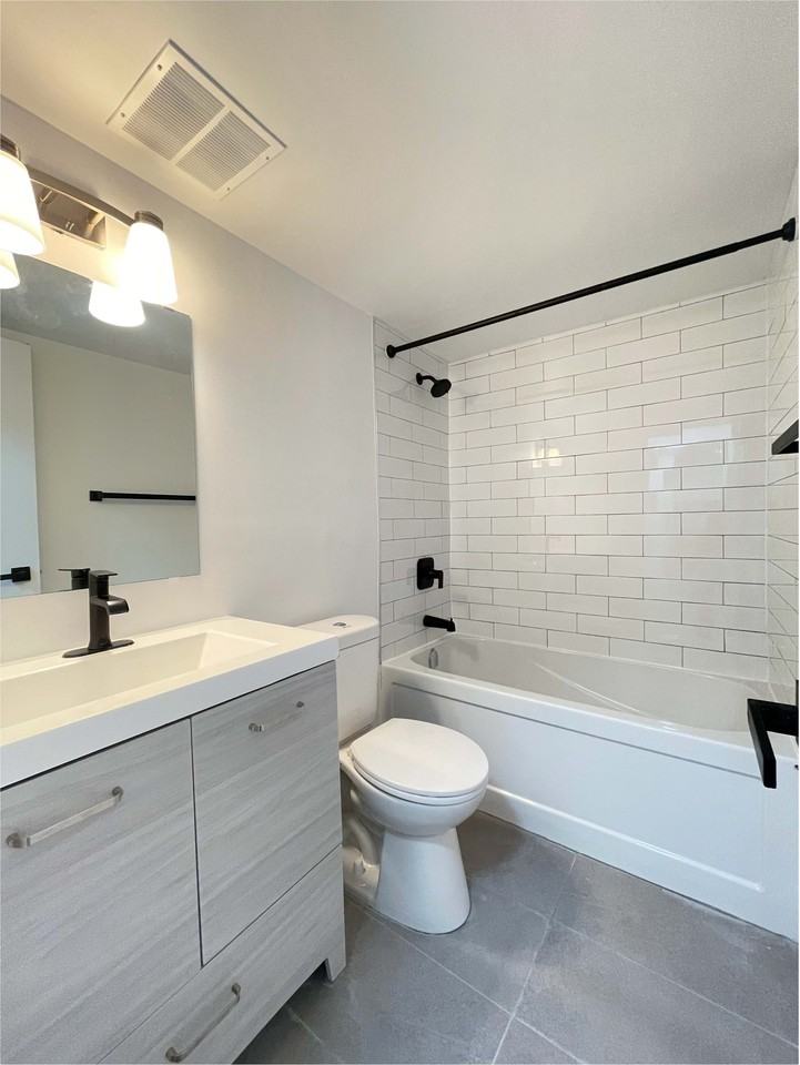 70 Paisley Boulevard West - Photo 7 of 15