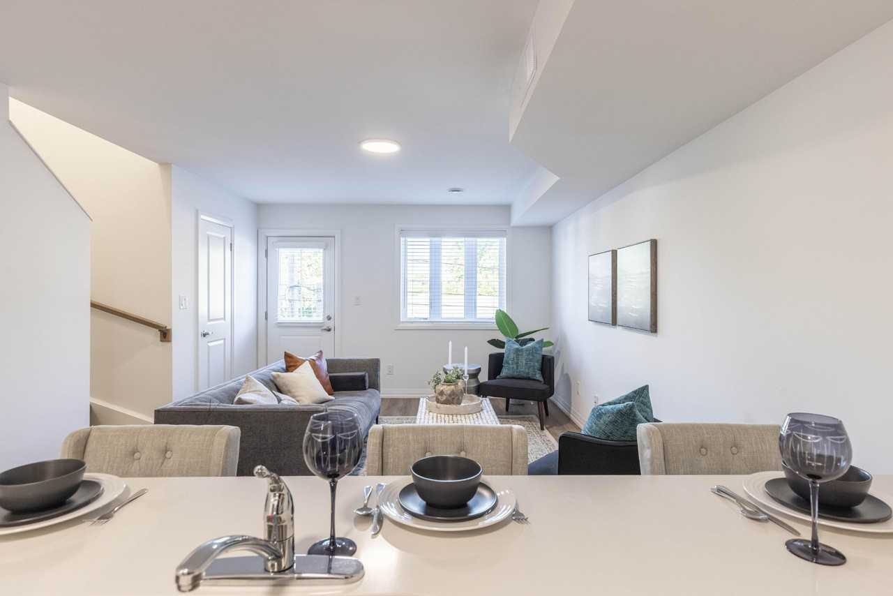 35 Southworth St - Photo 4 of 32