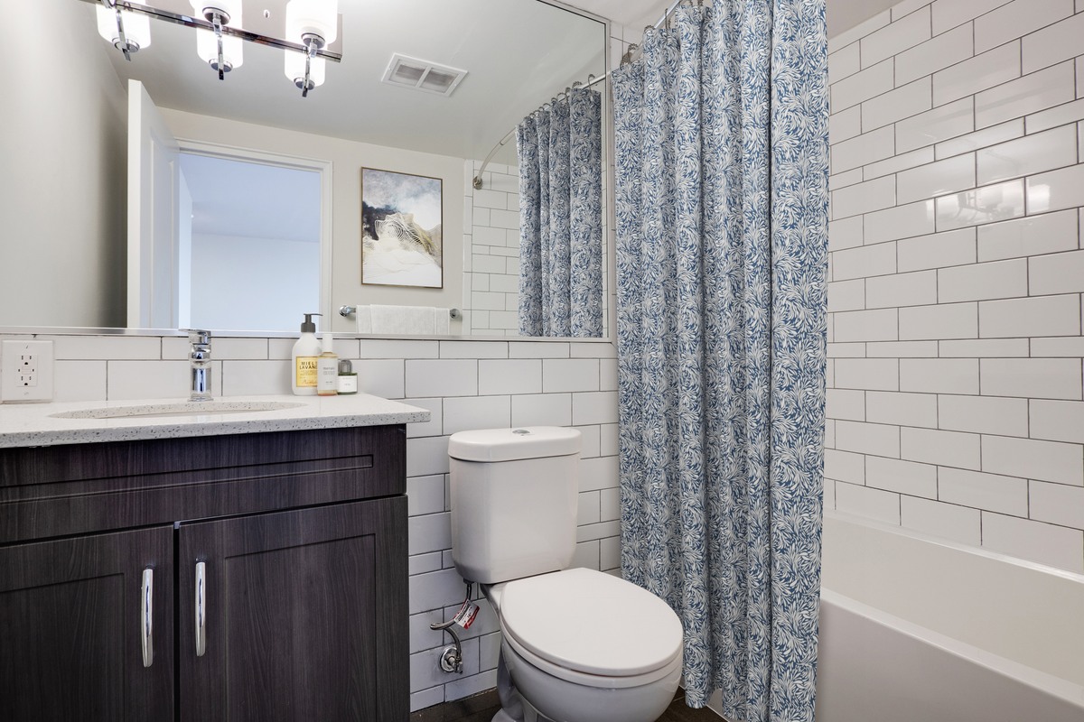 2040 Eglinton Avenue West - Photo 4 of 12