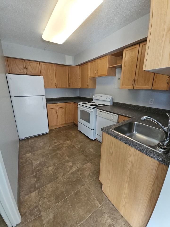 Highland Tower - Photo 6 of 10