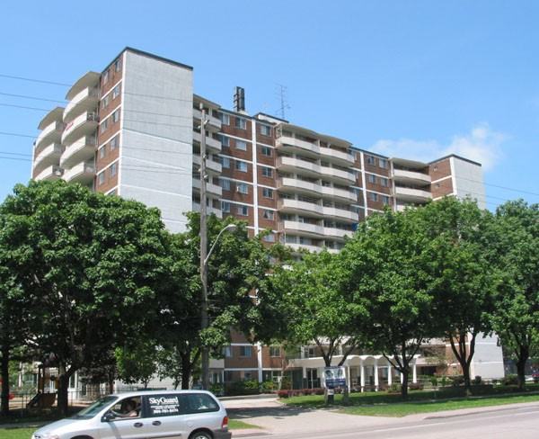 Rosslyn Residences - Photo 6 of 9