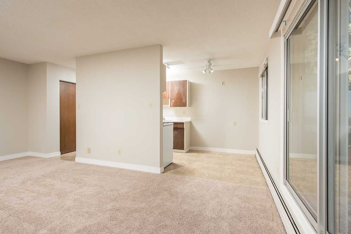 Richard House & Kerry Manor - Photo 5 of 34