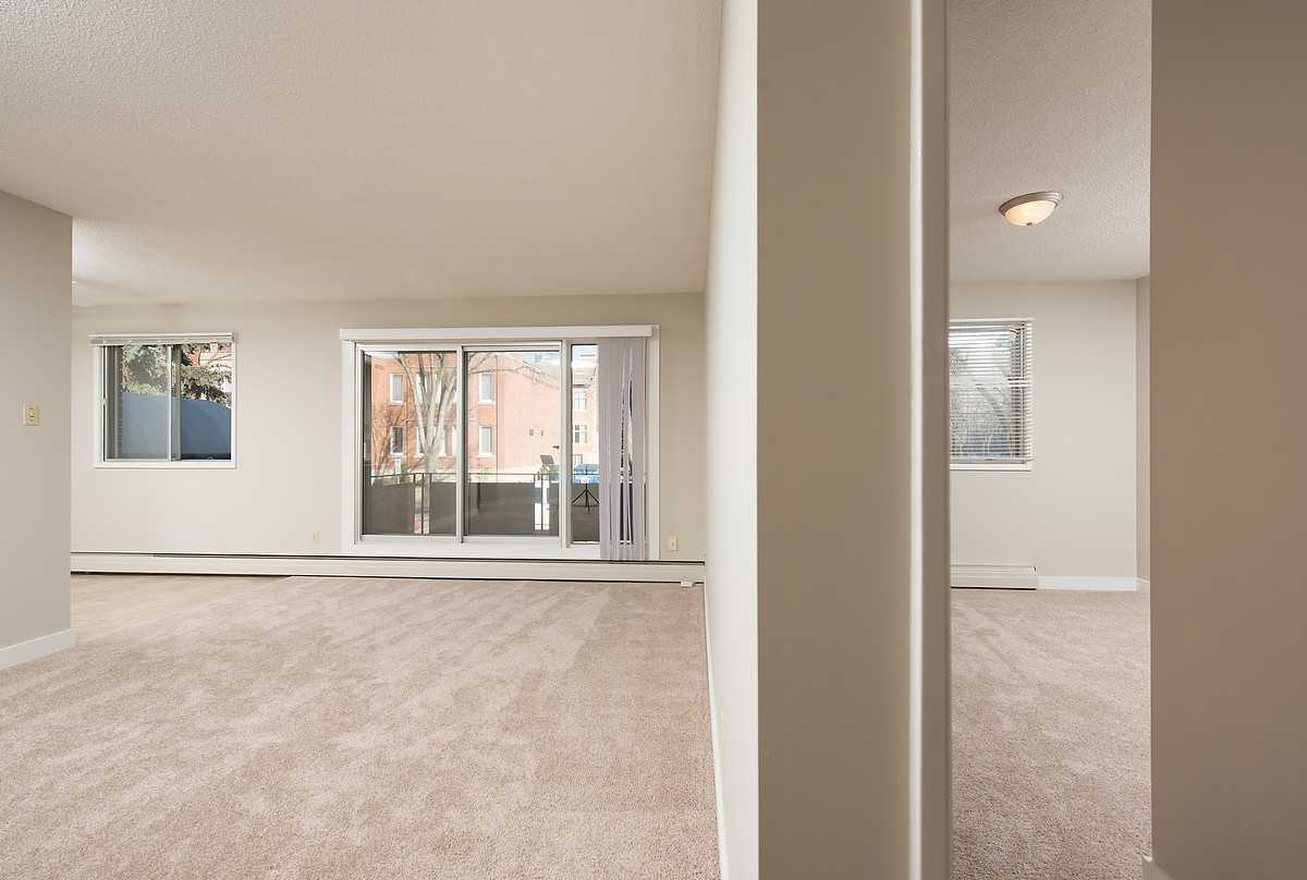 Richard House & Kerry Manor - Photo 7 of 34