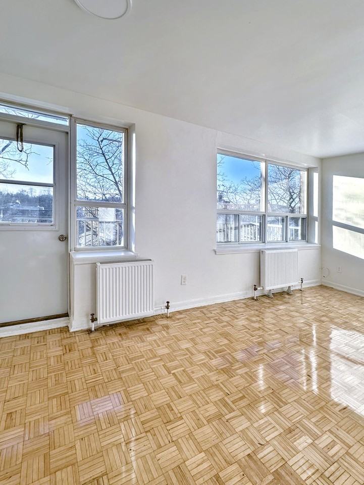 709 Kennedy Apartments - Photo 6 of 17