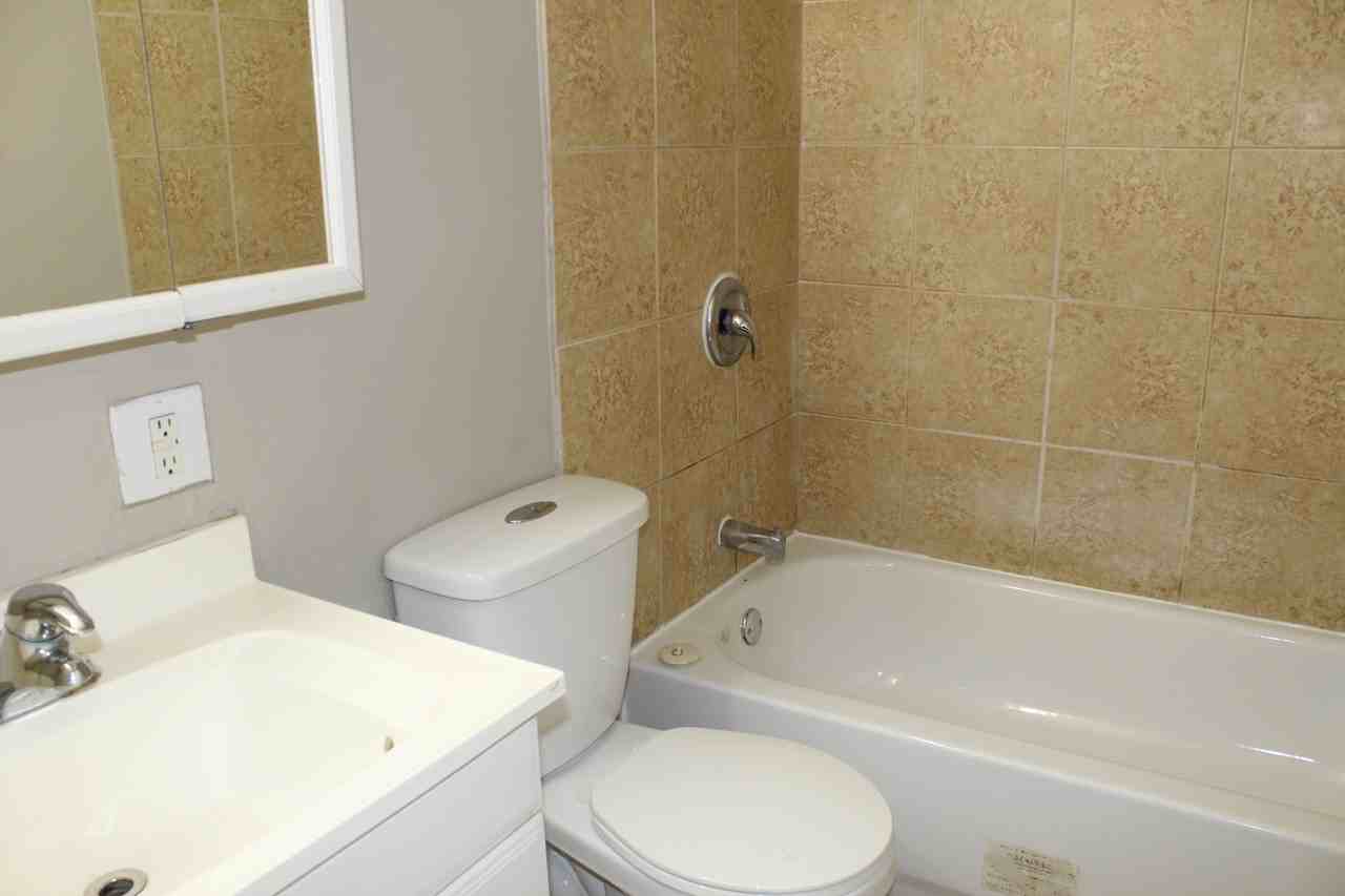 Aurora Place Apartments - Photo 4 of 11