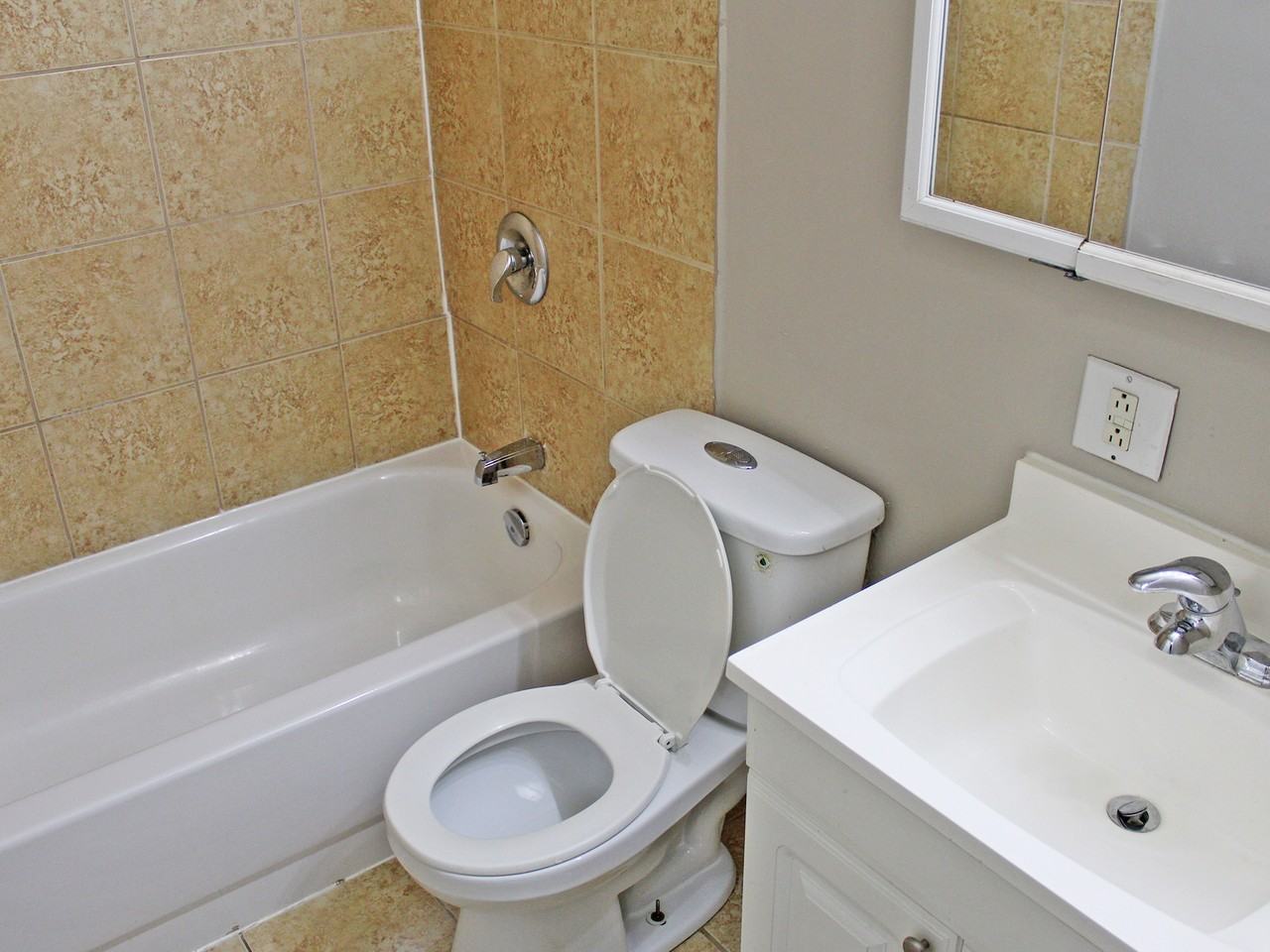 Aurora Place Apartments - Photo 5 of 11