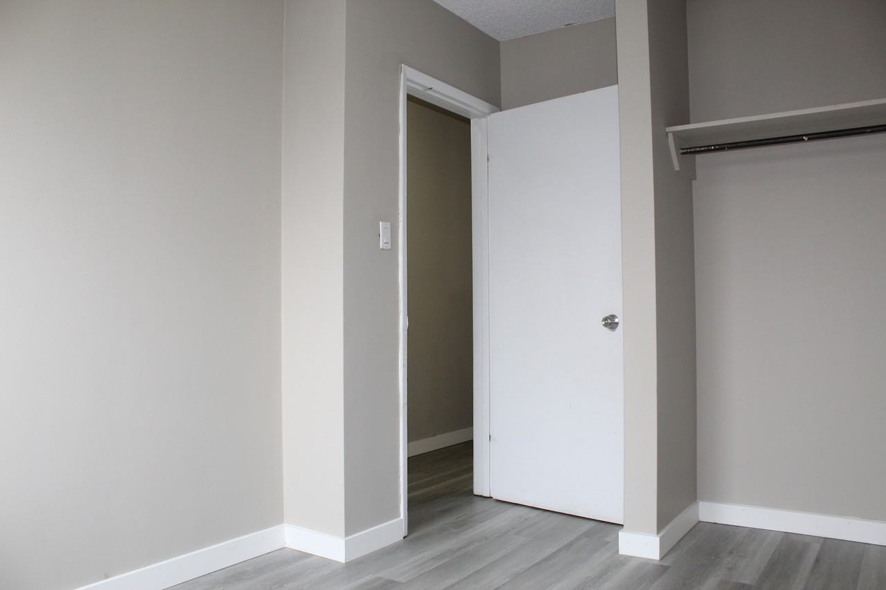 Aurora Place Apartments - Photo 6 of 11