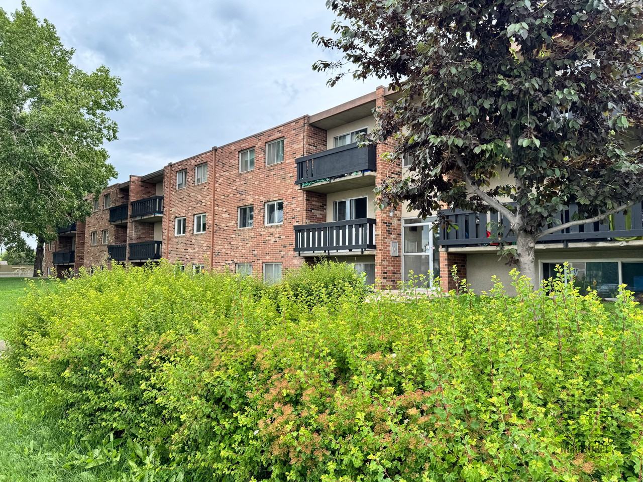 Confederation Park Apartments I & II - Photo 2 of 7