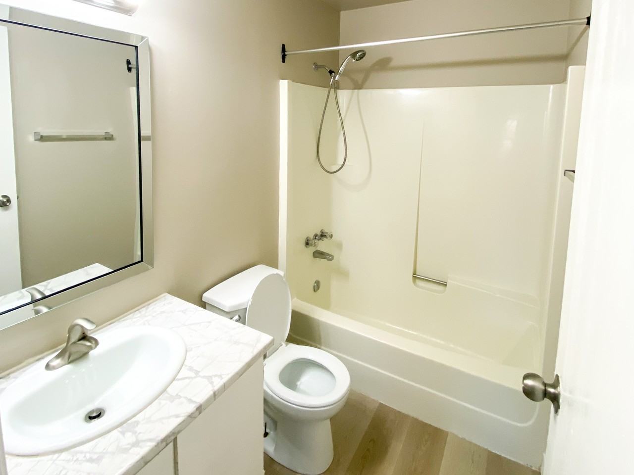 University Valley Apartments I & II - Photo 5 of 19