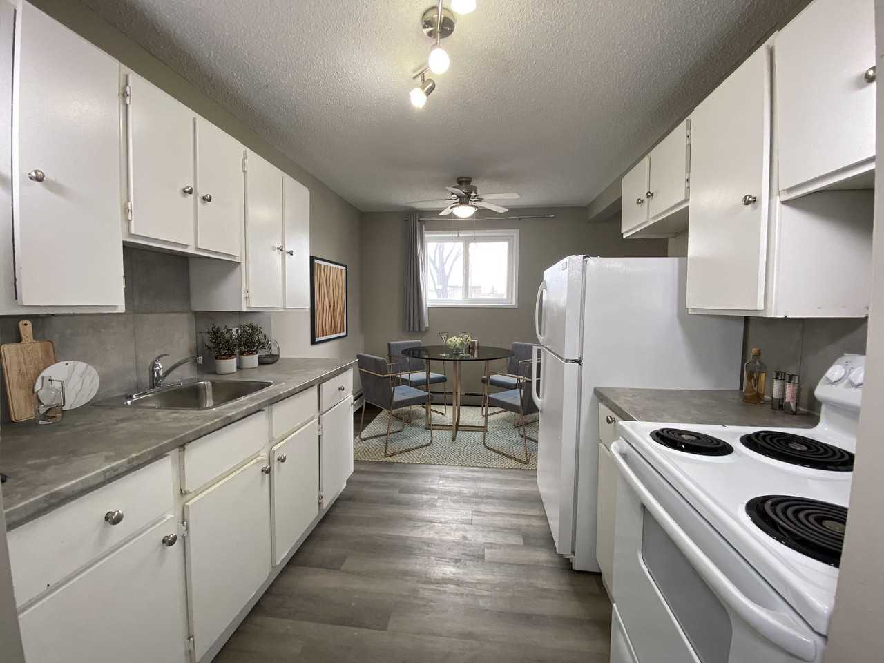 Park Manor - Photo 6 of 9