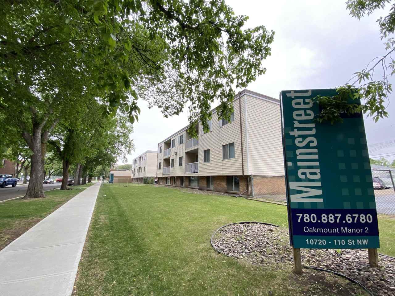 Oakmount Manor - Photo 2 of 12