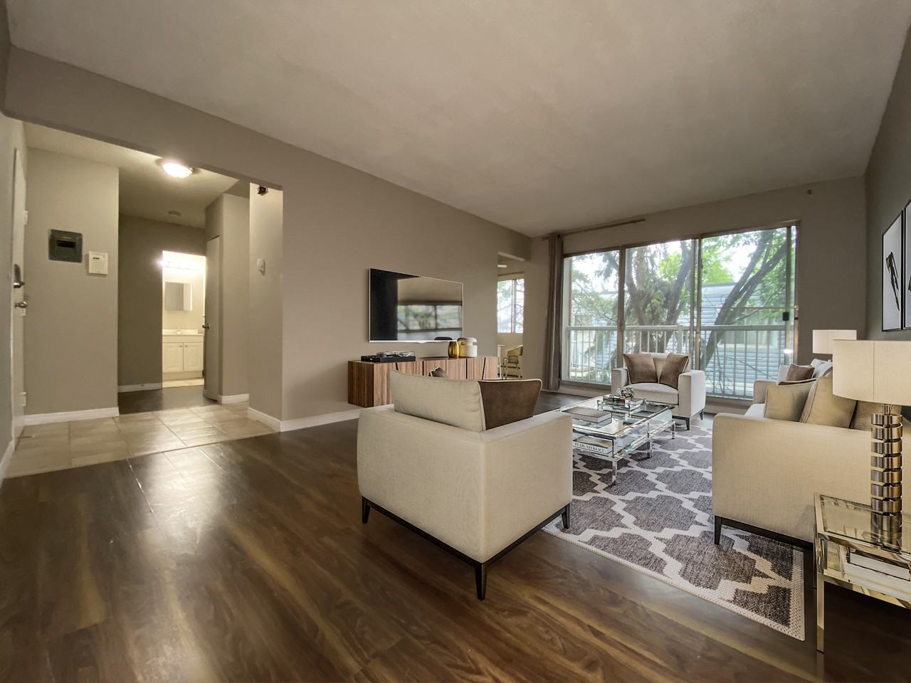 Oakmount Manor - Photo 3 of 12