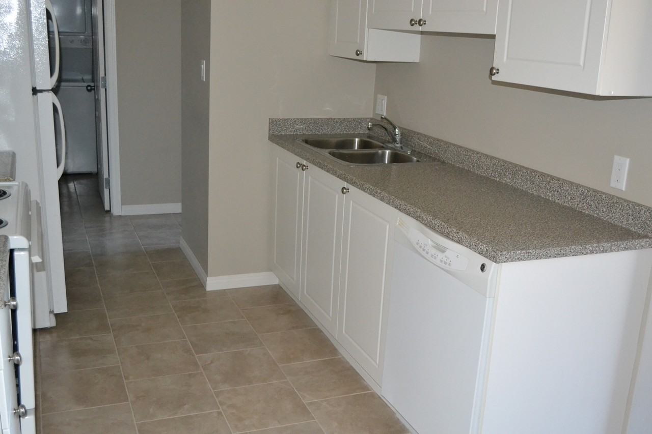 Nova Manor - Photo 4 of 8