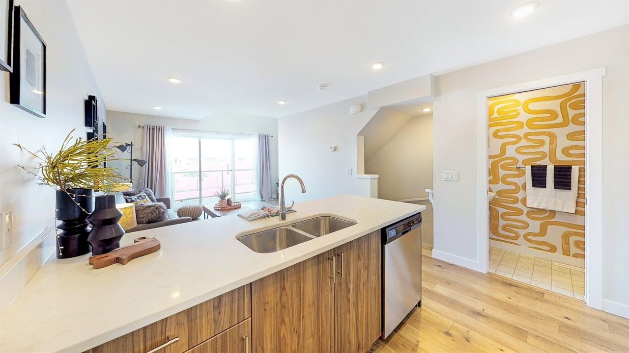 Gateway Towns - Photo 7 of 50