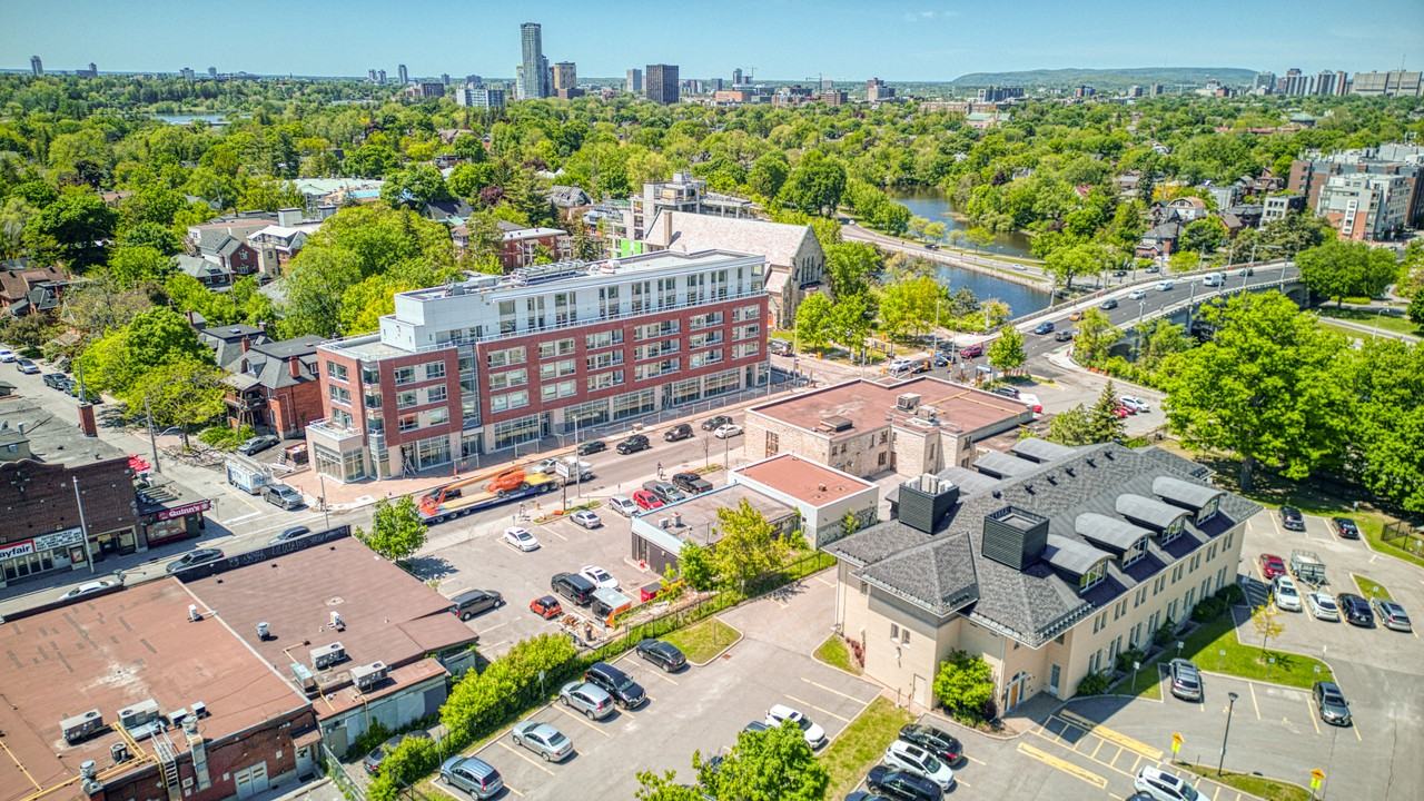 The Bradshaw on Bank - Photo 2 of 46