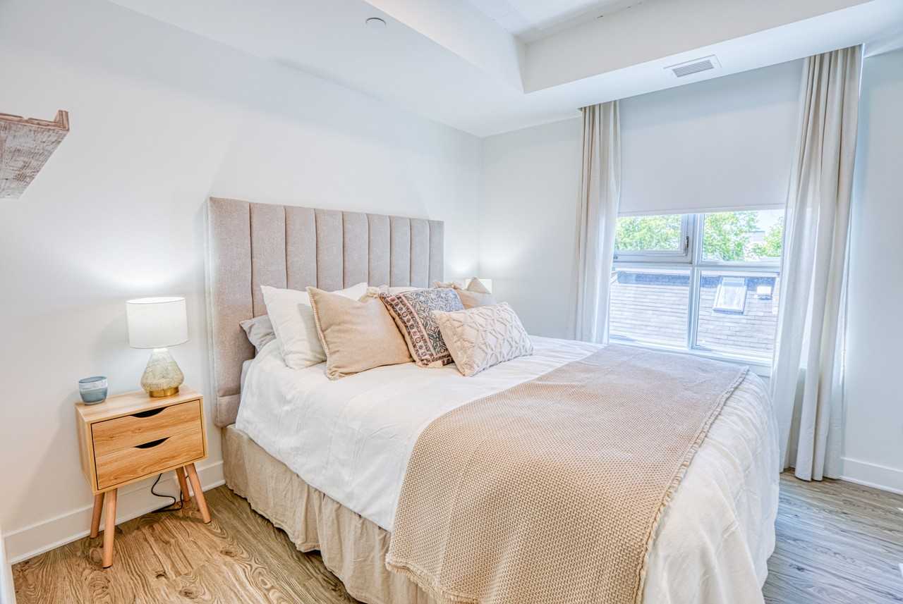 The Bradshaw on Bank - Photo 6 of 46