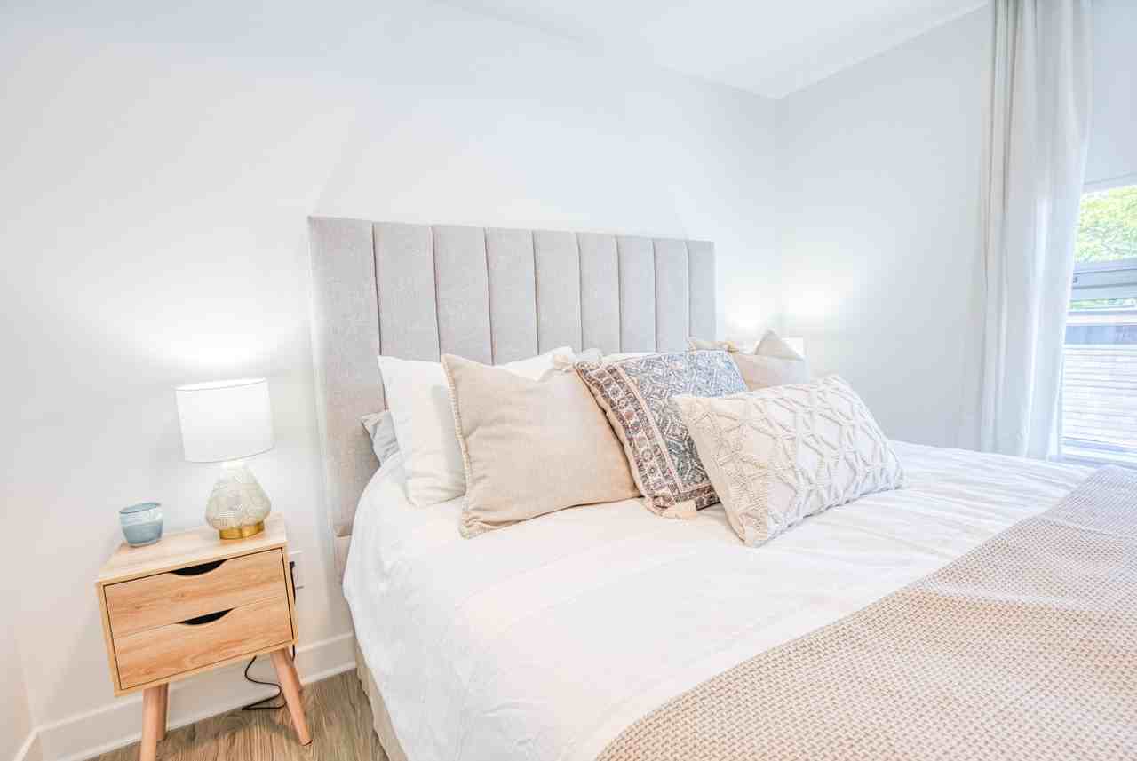 The Bradshaw on Bank - Photo 7 of 46