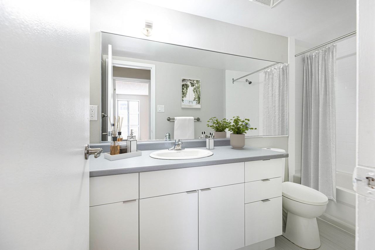 Alexander Park - Photo 5 of 12