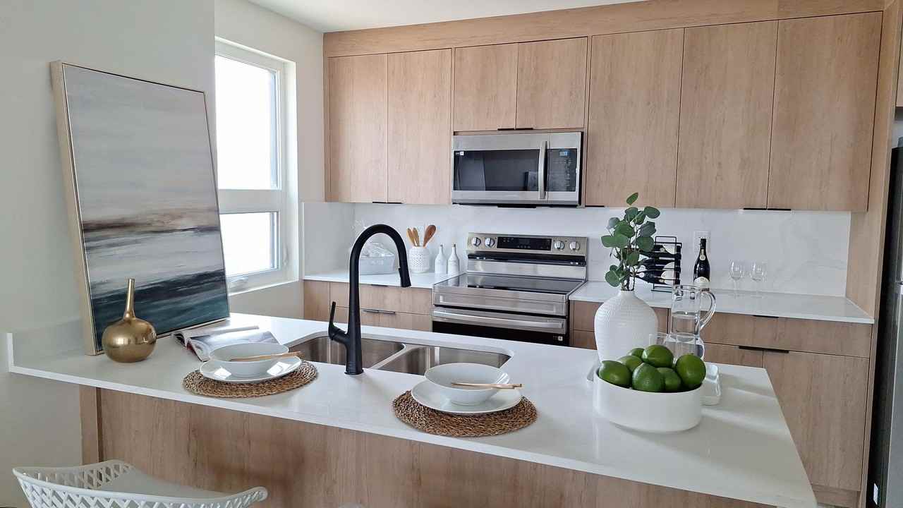 Rent 1800 Apartments on 4 St, SW, Calgary. Mission. Free Parking. - Photo 4 of 47