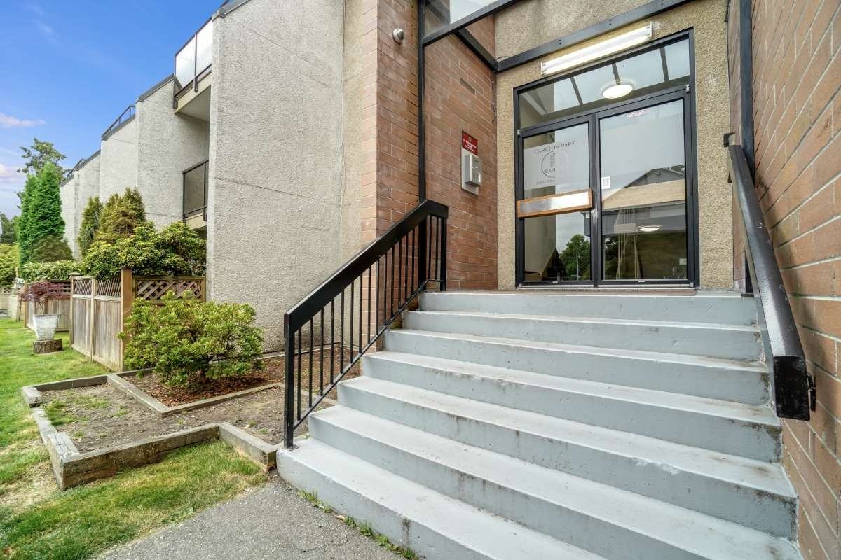 Carlton Park Gardens Apartments - Photo 7 of 10