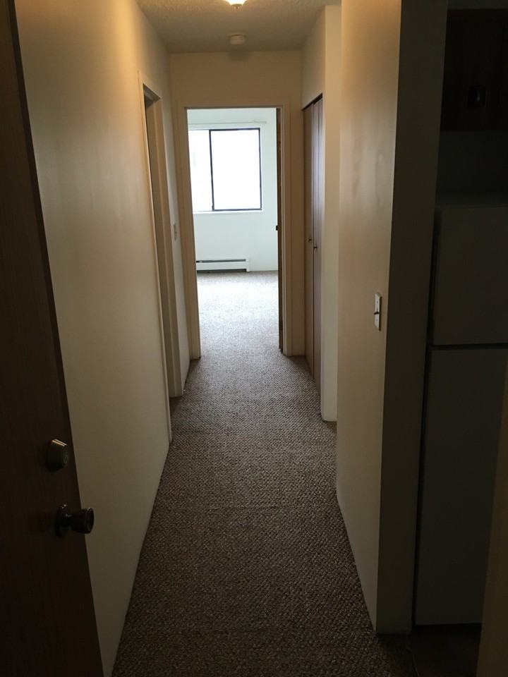 Mountain Ridge Apartments - Photo 7 of 12