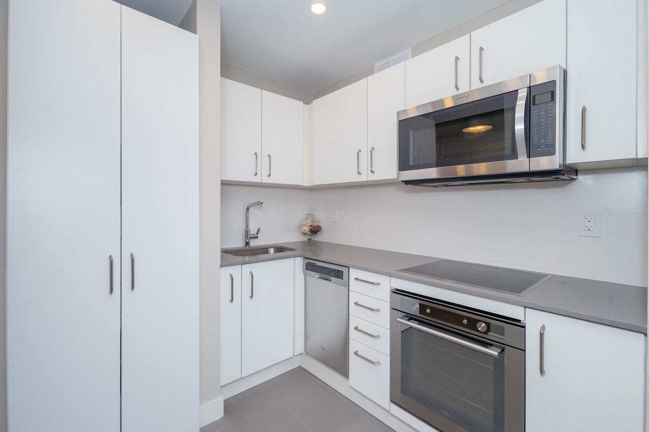 111 Lawton Boulevard - Photo 3 of 50