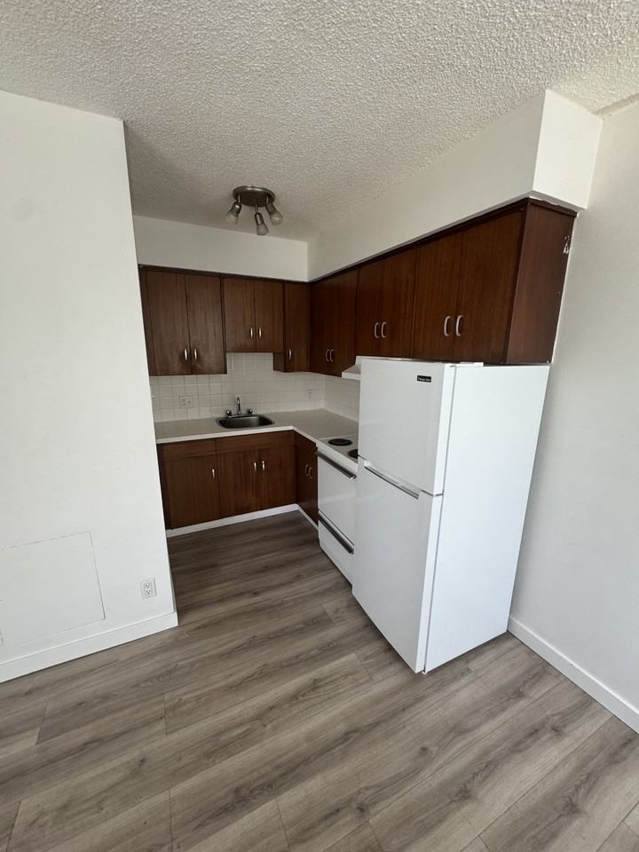 Waldorf Apartments - Photo 3 of 9