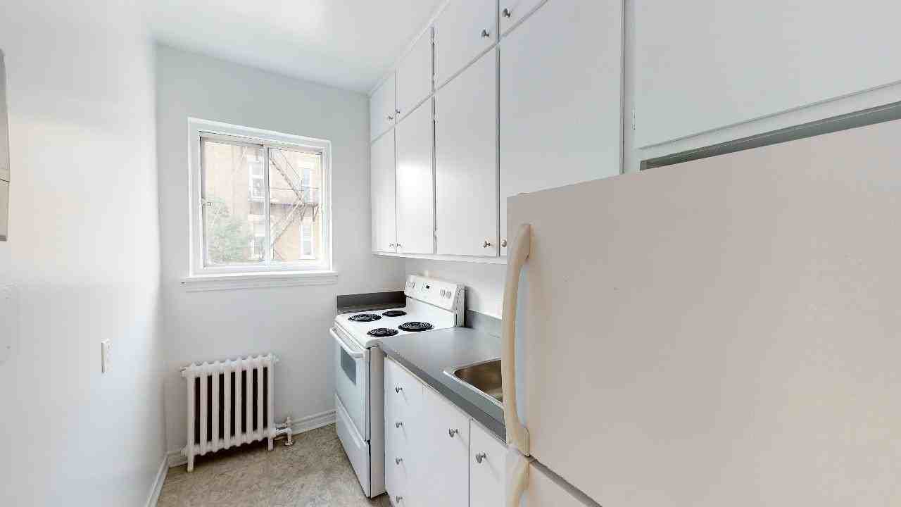 425 Elgin - Photo 5 of 31