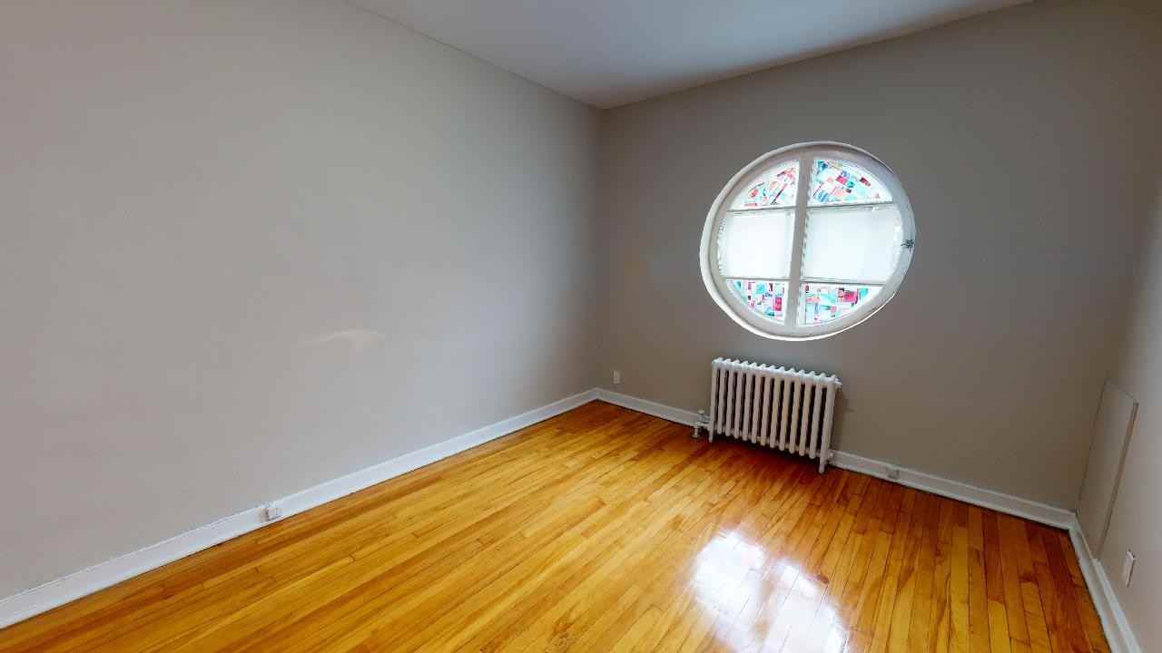 425 Elgin - Photo 6 of 31