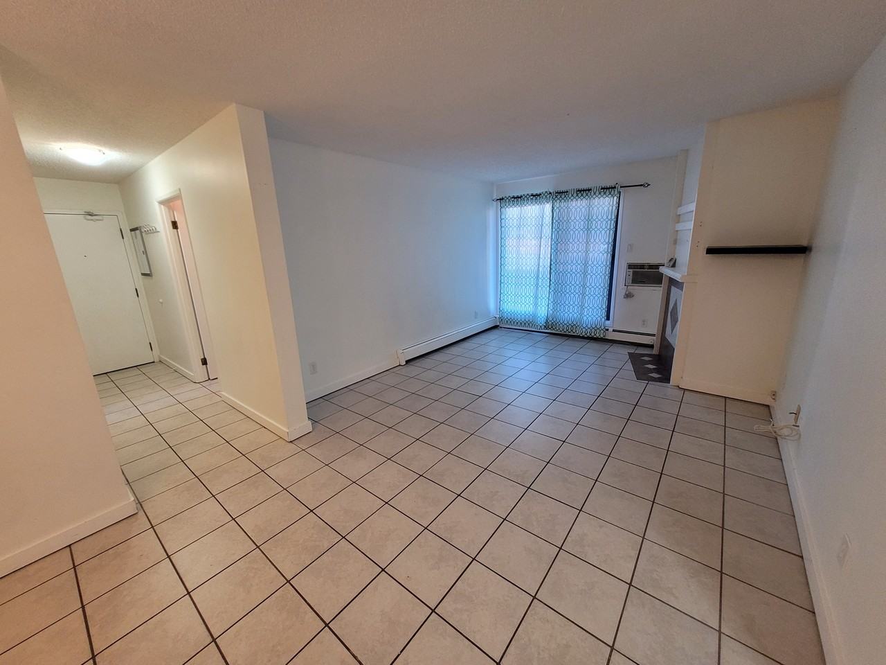 275 Kingsmere Blvd - Photo 2 of 10