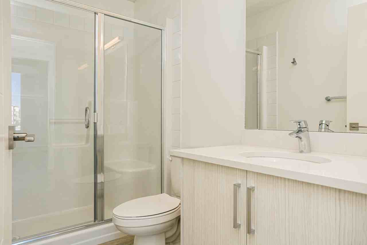 Solis at Giroux - Photo 5 of 50