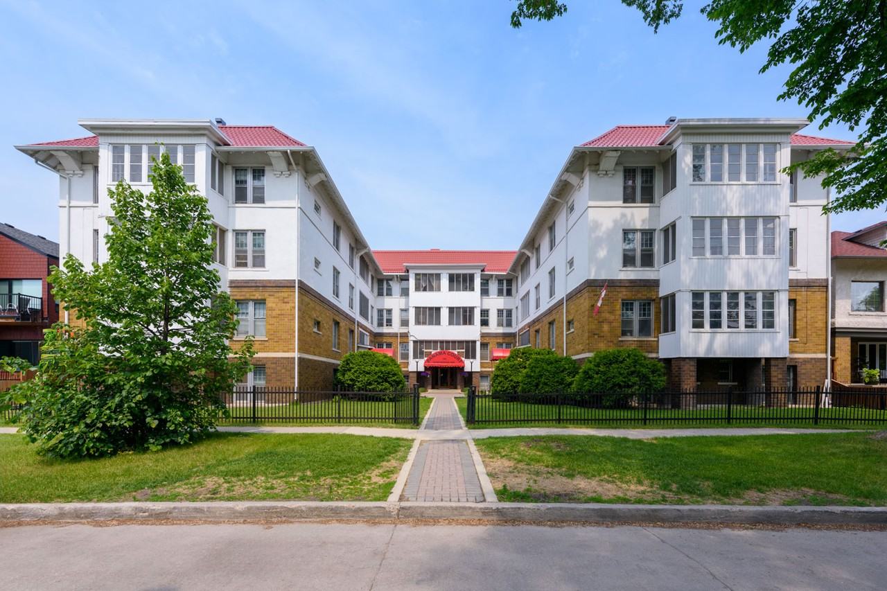 Panama Court - Photo 2 of 5