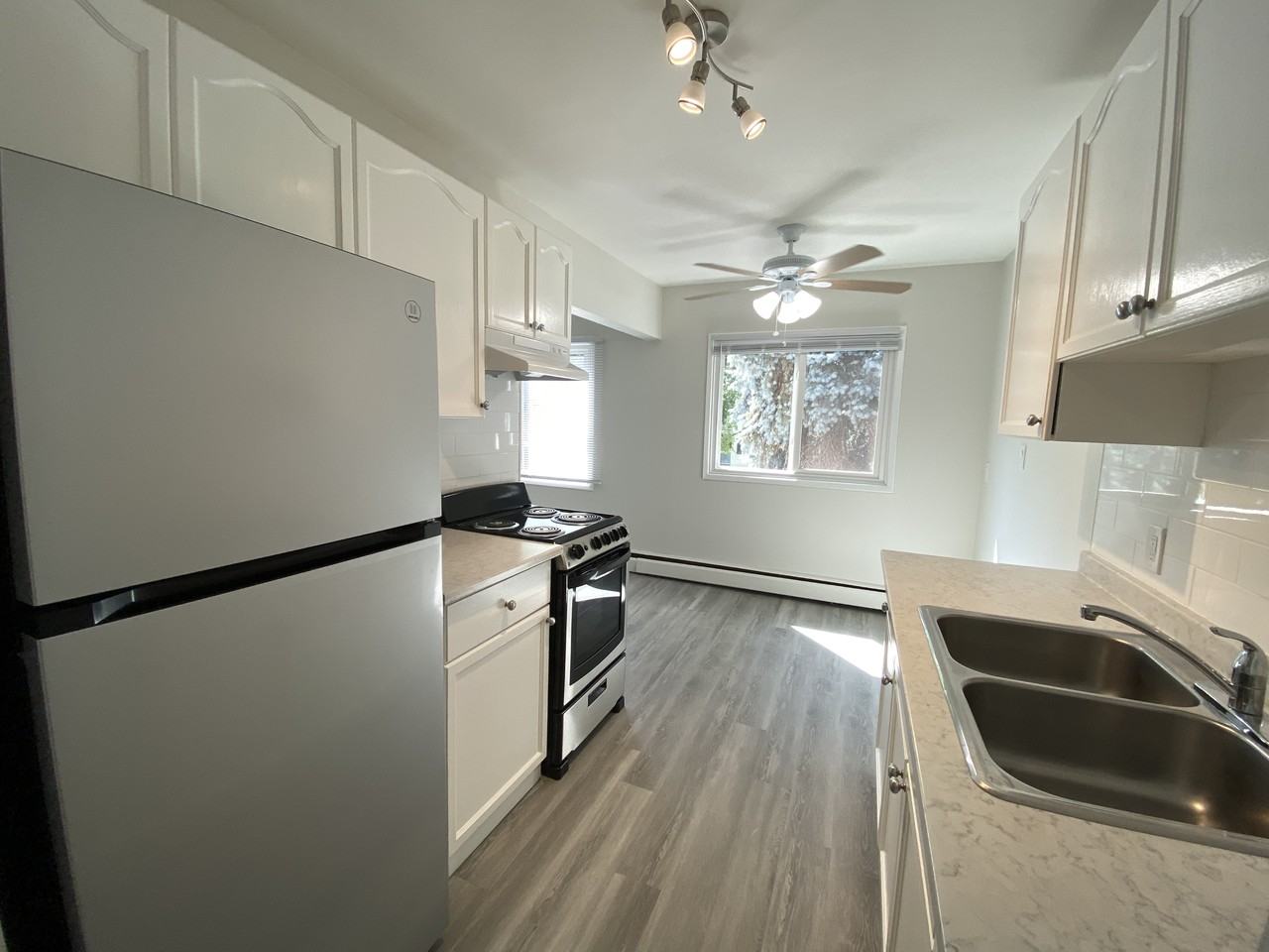 Centre 110 - Photo 4 of 13