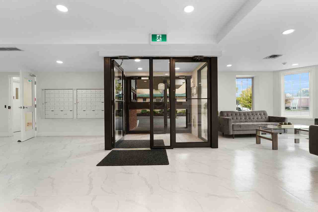 The Terrace on Lundy's - Photo 7 of 10