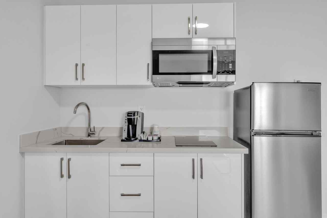 Kingston Crest Residence - Photo 6 of 34