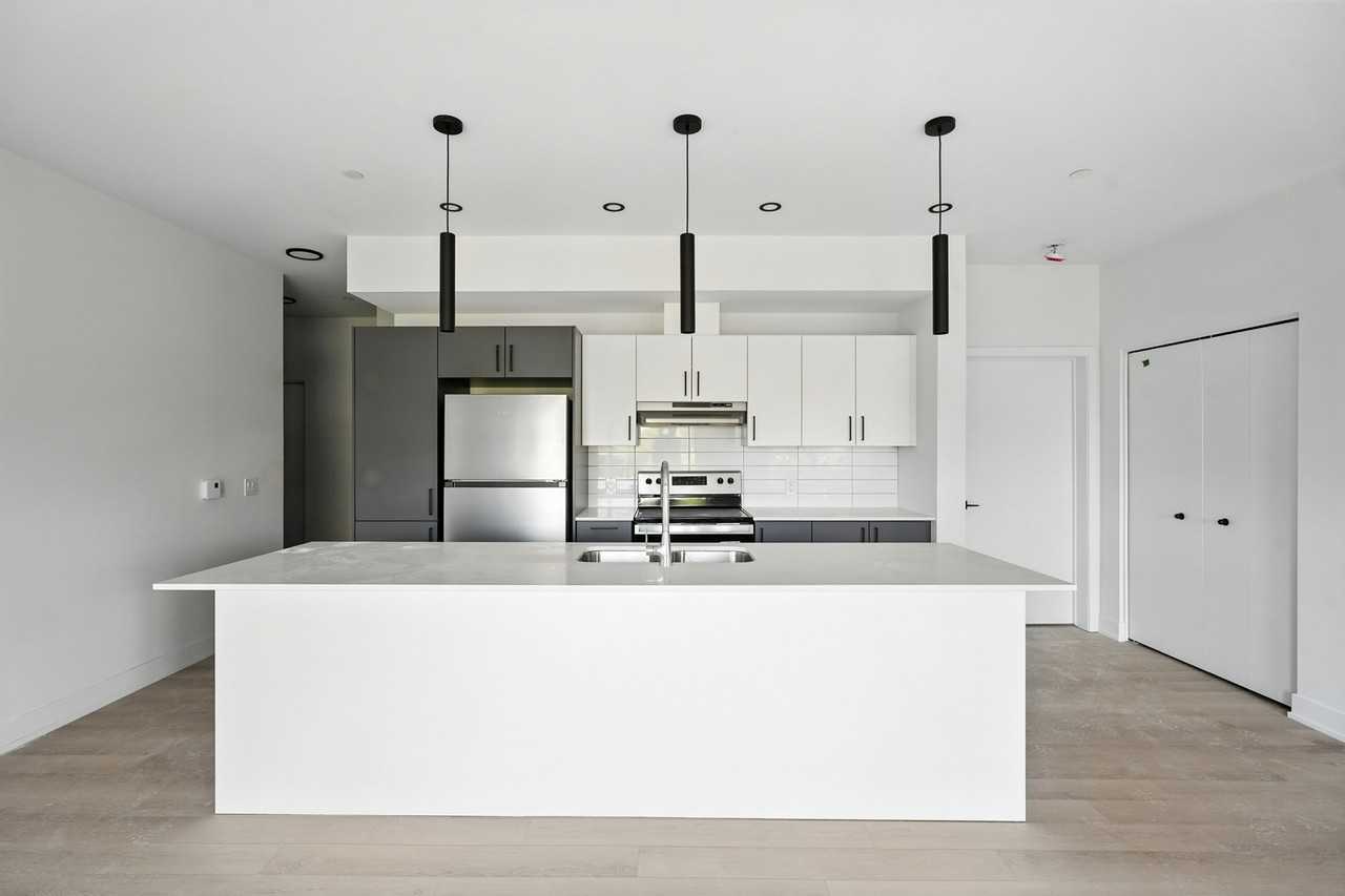 Vertigo - Photo 6 of 50