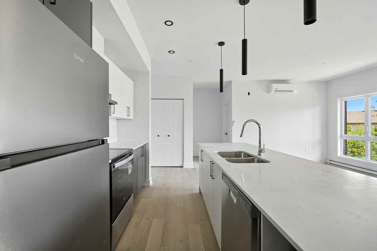 Vertigo - Photo 7 of 50