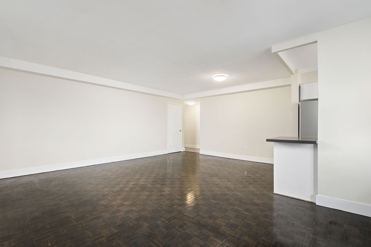 765 Steeles Avenue West - Photo 5 of 18