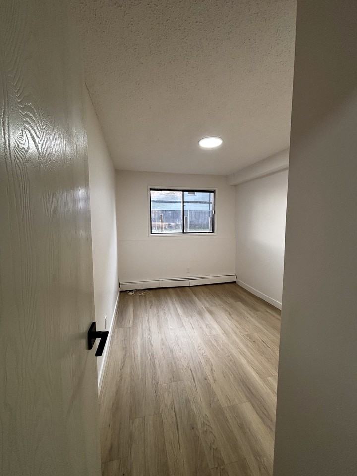 Cedarcrest Manor - Photo 2 of 19