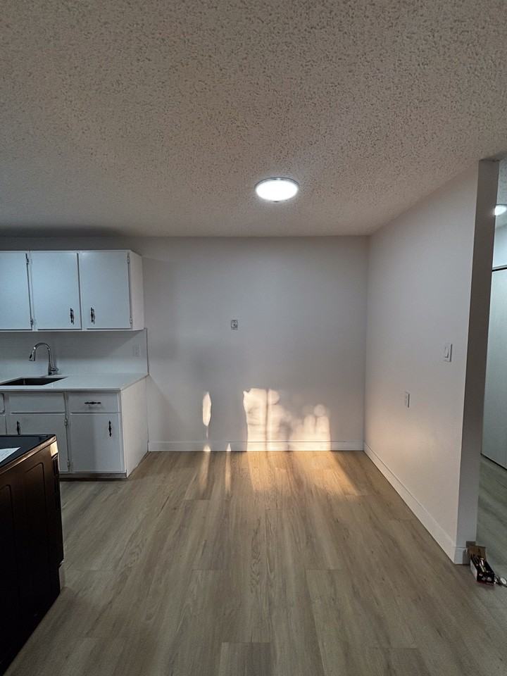 Cedarcrest Manor - Photo 4 of 19